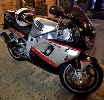 Honda Fireblade cbr 900 rr sc 28 r.v.1995 72 kw