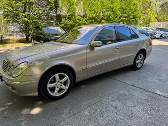Predam Mercedes E320 4 matic 1.majitel