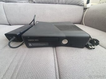 Xbox 360 S viac ako 12 nainštalovanými hrami,