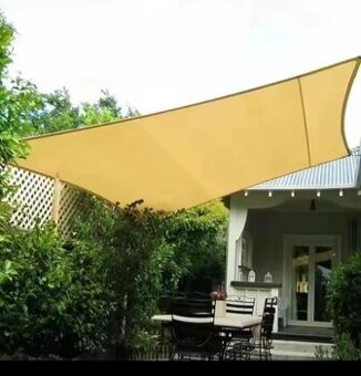 Tieniaca plachta 4x4m
