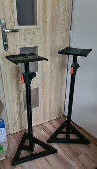 Stojany na reproduktory
