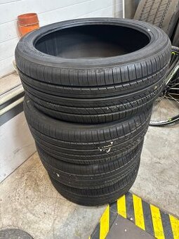 Yokohama Advan DB V552 93W 225/40R19