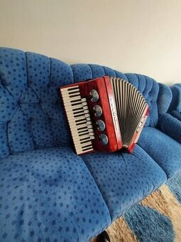 Predám akordeón Delicia chorál 4 120 basov