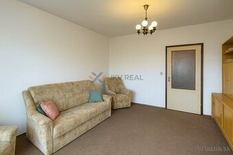 Predaj: Priestranný 4-izbový Byt s Balkónom a Potenciálom na