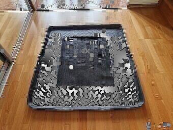 VW Passat Variant B8 - vanicka do kufra........