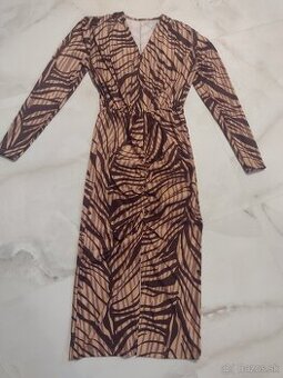 Elastické šaty v.36-38 + sukňový komplet