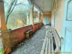 Historický dom v pamiatkovej zóne obce Štítnik čakajúci na