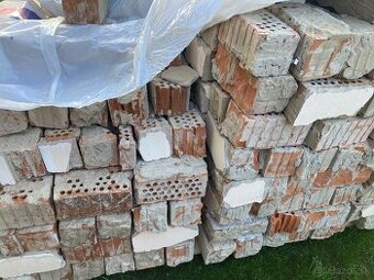 Tehla voštinka cca 24x11,5x11,5cm cca 280ks