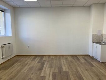 Na prenájom kancelária 28 m2 - Banská Bystrica