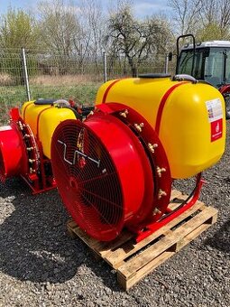 Nesený rosič AGP 330 litrů za traktor, malotraktor