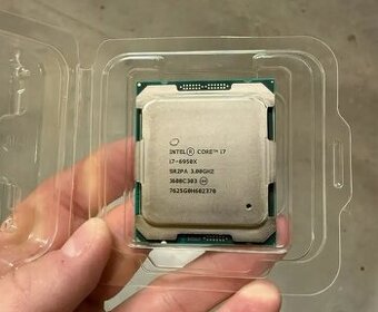 Intel® Core™ i7-6950X v 100% stave