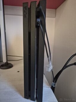 Ps 4 pro 1tb malo použivane bez chyby,v dobrom stave
