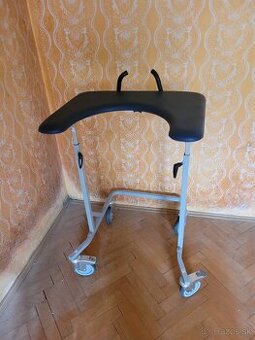 Pojazdné chodítko pre seniorov