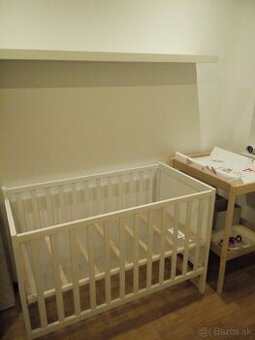 Detská postieľka s matracom
