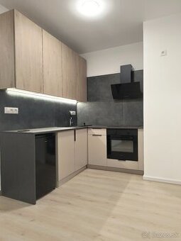 Prenájom 1-izbového bytu s PARKOVANÍM – Trenčín, Vinohrady