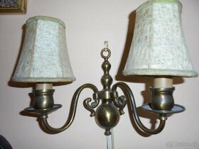 medená nástenná lampička, starožitné gobelíny a iné