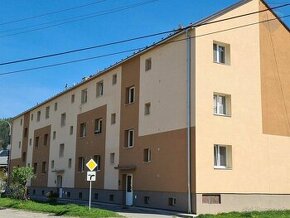 Slnečný 1-izbový byt s novým veľkým balkónom v obci Valaská
