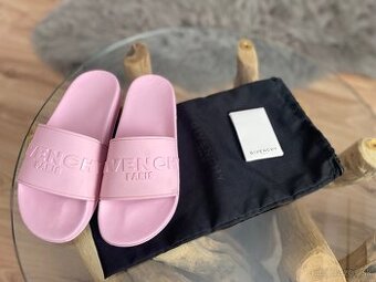 GIVENCHY ružové šľapky -41
