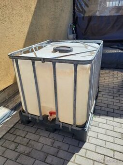 Predám IBC kontajner 800L