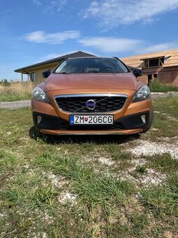 Predám Volvo v40 d2 Cross country