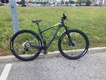 Karbónový horský bicykel