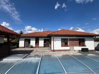 Moderný rodinný 4-izbový dom + bazén, pozemok, voľný ihneď