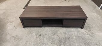 Skriňa pod televízor.