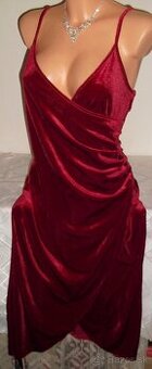 Zamatove dlhe spolocenske saty