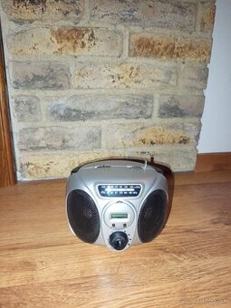 Retro rádio s hodinami – strieborný „vajíčkový“ dizajn