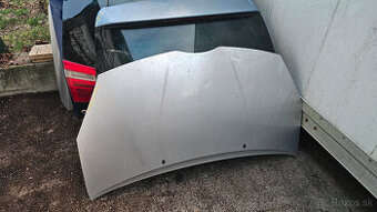 Toyota Corolla Verso kapota