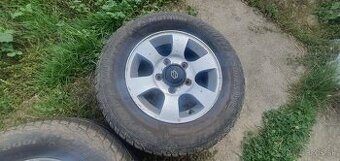 Predam pneumatiky 205/70 R15 a hlinikove disky na SUZUKI