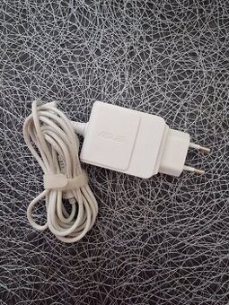 Nabíjačka ASUS. AC adaptér.