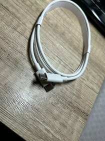 USB C kabel s rychlonabijacou koncovkou do zasuvky