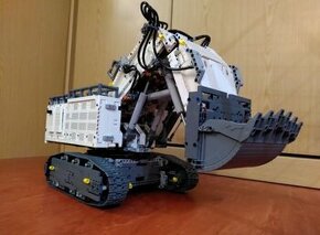 Lego technic 42100 liebherr R9800