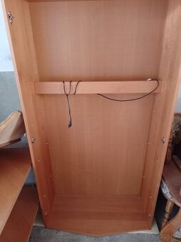 Obývacia stena z masívu. Na chatu
