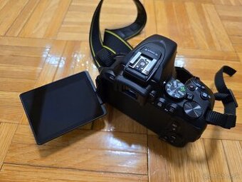 Nikon D5600 + AF-S DX Nikkor 18-140 mm f/3.5-5.6G ED VR