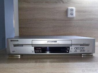 Videorecordér Panasonic NV-FJ622