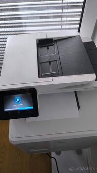 HP Color LaserJet Pro M477fdn + zasobnik na papier + tonery
