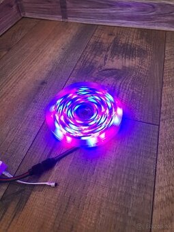 LED Pás s ovládačom a trafom do siete 220V, 5 metrov
