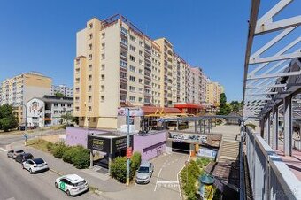 Garáž, 4 izby, 2 loggie a to všetko v samom srdci Dlhých Die - 1