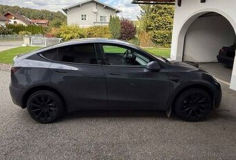 Tesla model Y A Long Range AWD