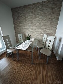 Jedálenské stoličky