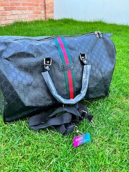 Nove cestovné tašky gucci a louis vuitton
