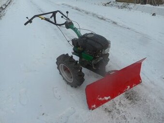 Malotraktor ROBOT s prislusenstvom