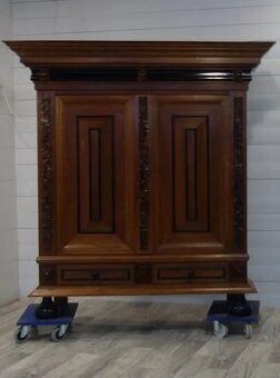 Skriňa z Vilhelmovského štýlu ( 162 ).