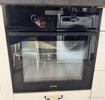 Predam vstavanu ruru Gorenje