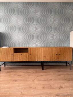 Skrinky pod tv a konferencny stolik