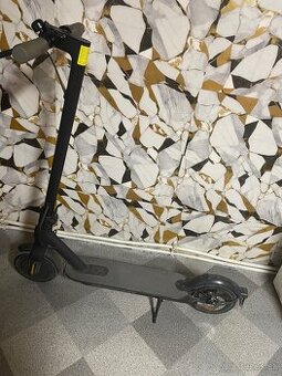 Predám elektrickú kolobežku Xiaomi