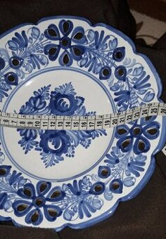 Starozitny zavestny tanier 26cm,modranska keramika