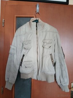 Dievčenská alebo chlapčenslá bunda, značková